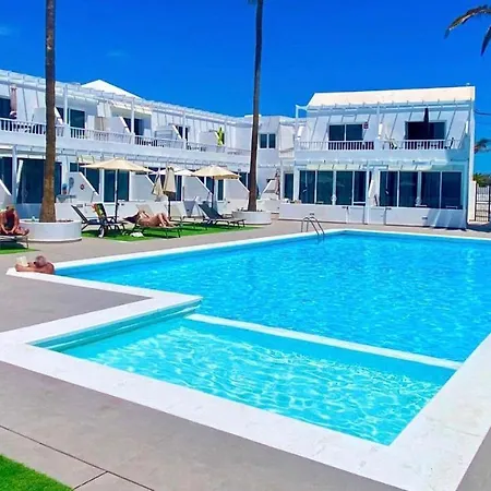 Beautiful 2 Bed Apt Atlantic View First Floor With Air Con & Free Wifi Apt 17a Lejlighed Puerto del Carmen (Lanzarote)