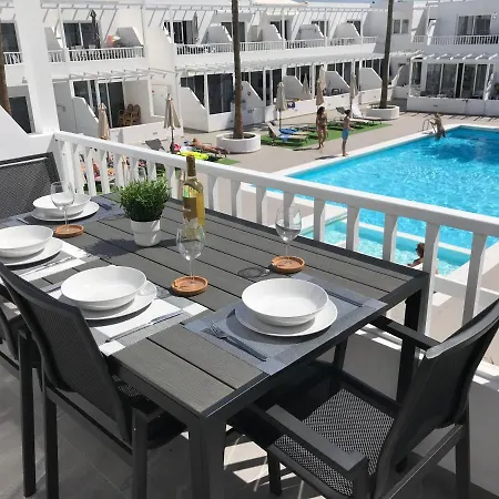 Beautiful 2 Bed Apt Atlantic View First Floor With Air Con & Free Wifi Apt 17a Lejlighed Puerto del Carmen (Lanzarote)