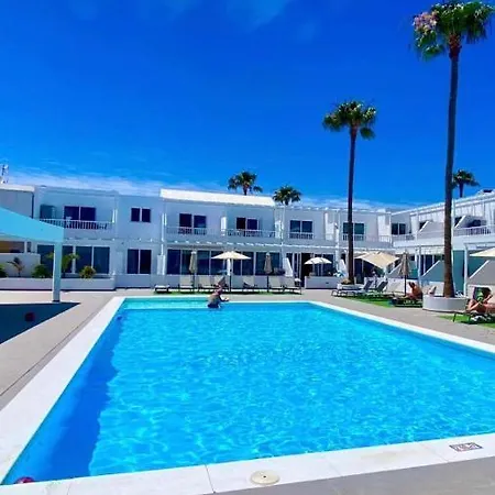 Beautiful 2 Bed Apt Atlantic View First Floor With Air Con & Free Wifi Apt 17a Lejlighed
