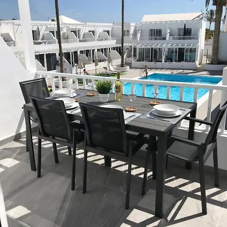 Beautiful 2 Bed Apt Atlantic View First Floor With Air Con & Free Wifi Apt 17a Lejlighed