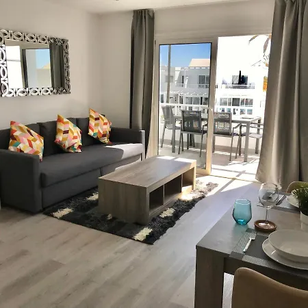 Beautiful 2 Bed Apt Atlantic View First Floor With Air Con & Free Wifi Apt 17a Lejlighed